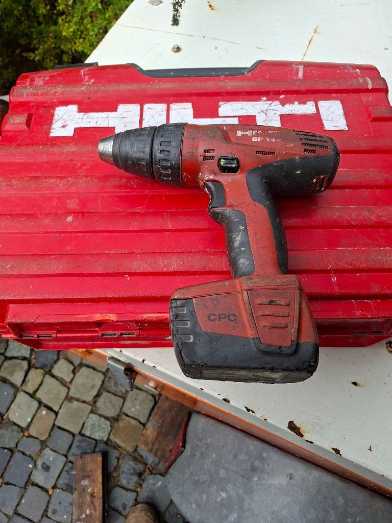 Hilti SF 144-A accuboormachine set met 2 accu’s Defekt!!!!, Doe-het-zelf en Verbouw, Gebruikt, Variabele snelheid, Ophalen of Verzenden