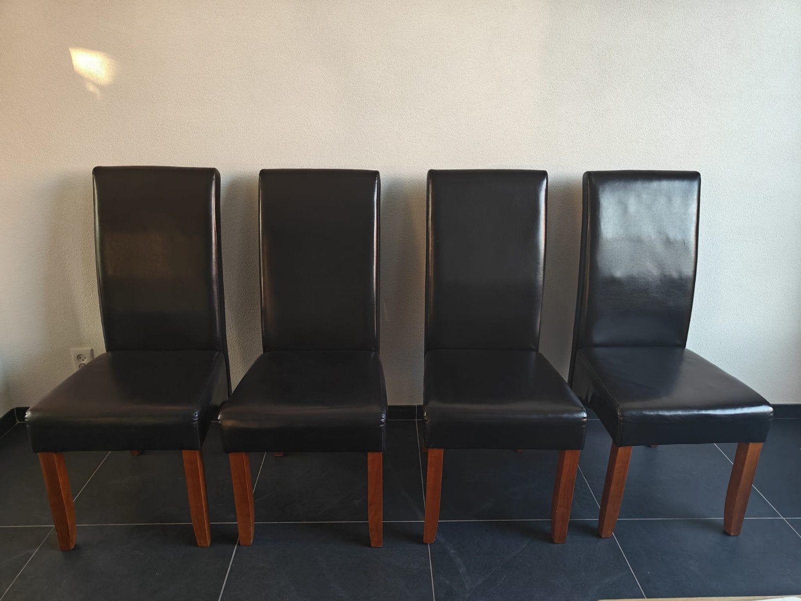 Jysk eetkamerstoelen zwart leer look 4 stuks, Ophalen, Zwart, Leer, Vier