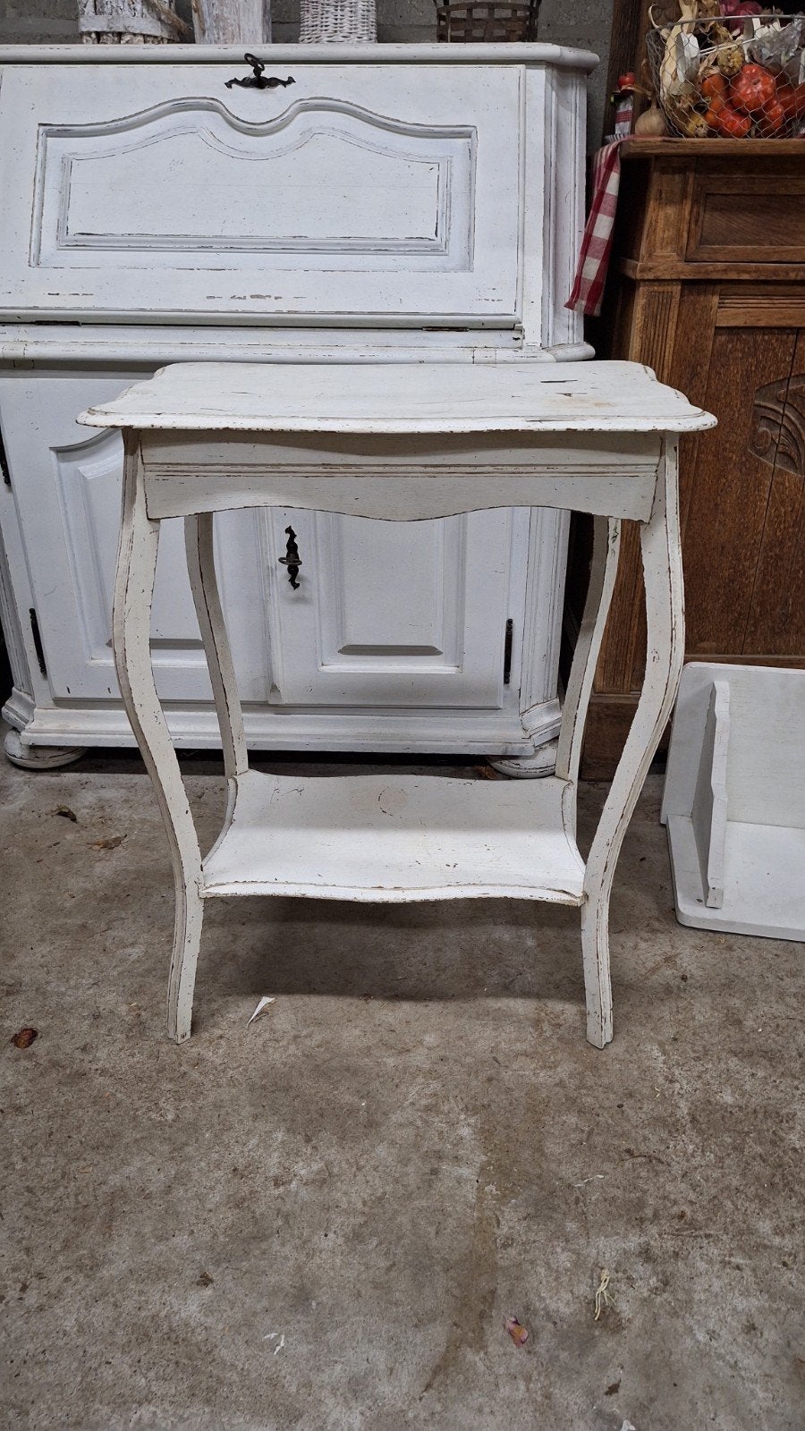 Brocant wit tafeltje whitewash., Ophalen
