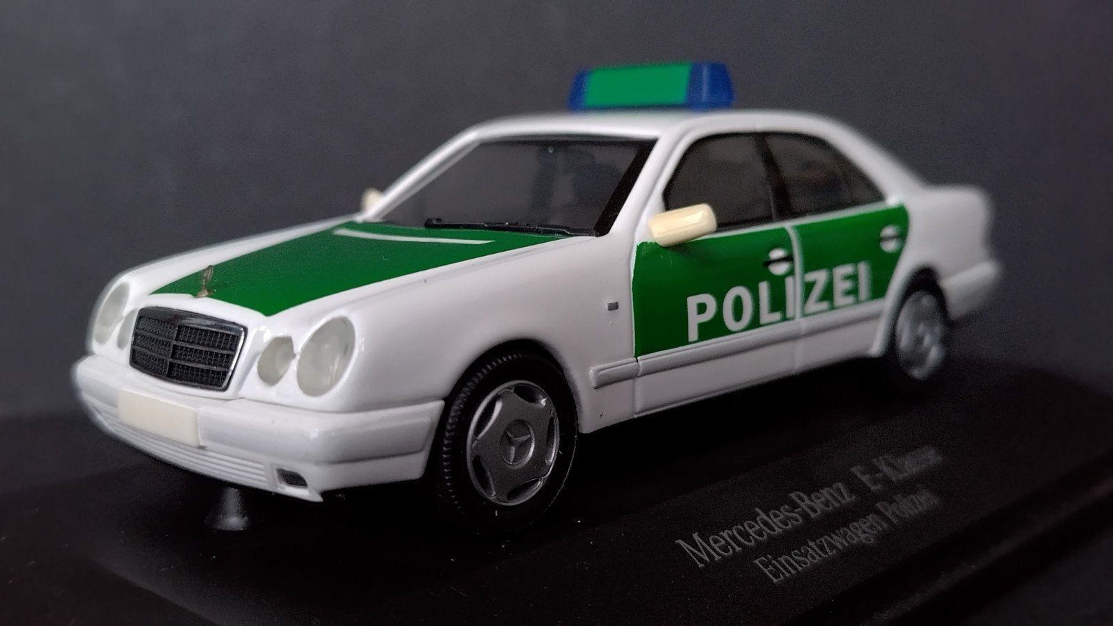 Mercedes Benz E Klasse Polizei 1:43 Herpa Pol, Hobby en Vrije tijd, Overige merken, Auto, Verzenden, .