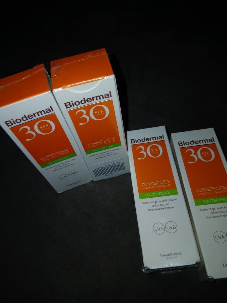 Zonnecreme Biodermal  spf 30 hoog, Ophalen of Verzenden, Nieuw, Gehele gezicht