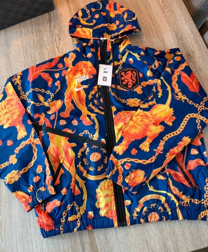 Patta x Nike KNVB Anthem Jacket (Maat L), Maat 52/54 (L), Nieuw, Oranje, Ophalen of Verzenden