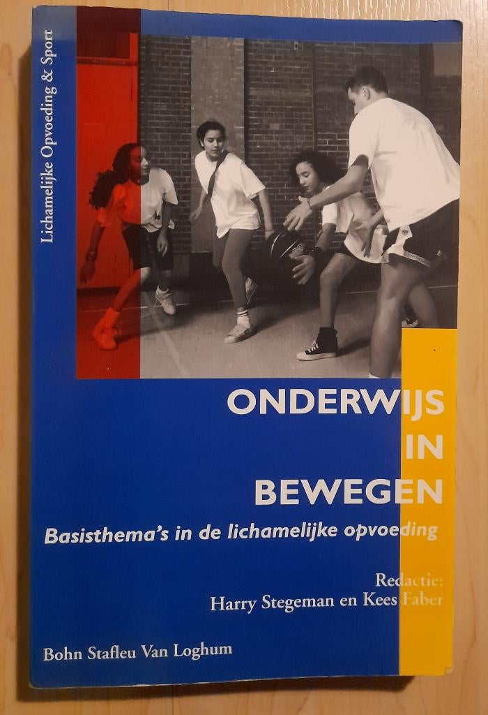ONDERWIJS IN BEWEGEN Red. Harry Stegeman ea Basisthema's in, Ophalen of Verzenden, Zo goed als nieuw