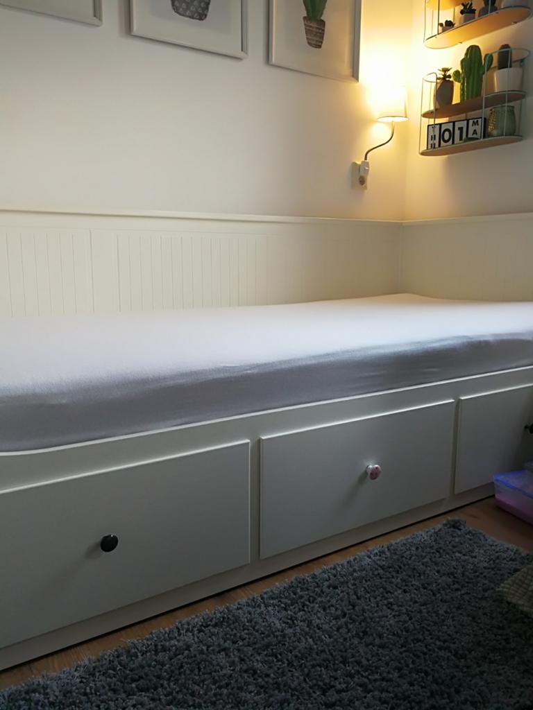 Ikea Hemnes  bankbed met matras, Ophalen, Wit, Tweepersoons, Zo goed als nieuw