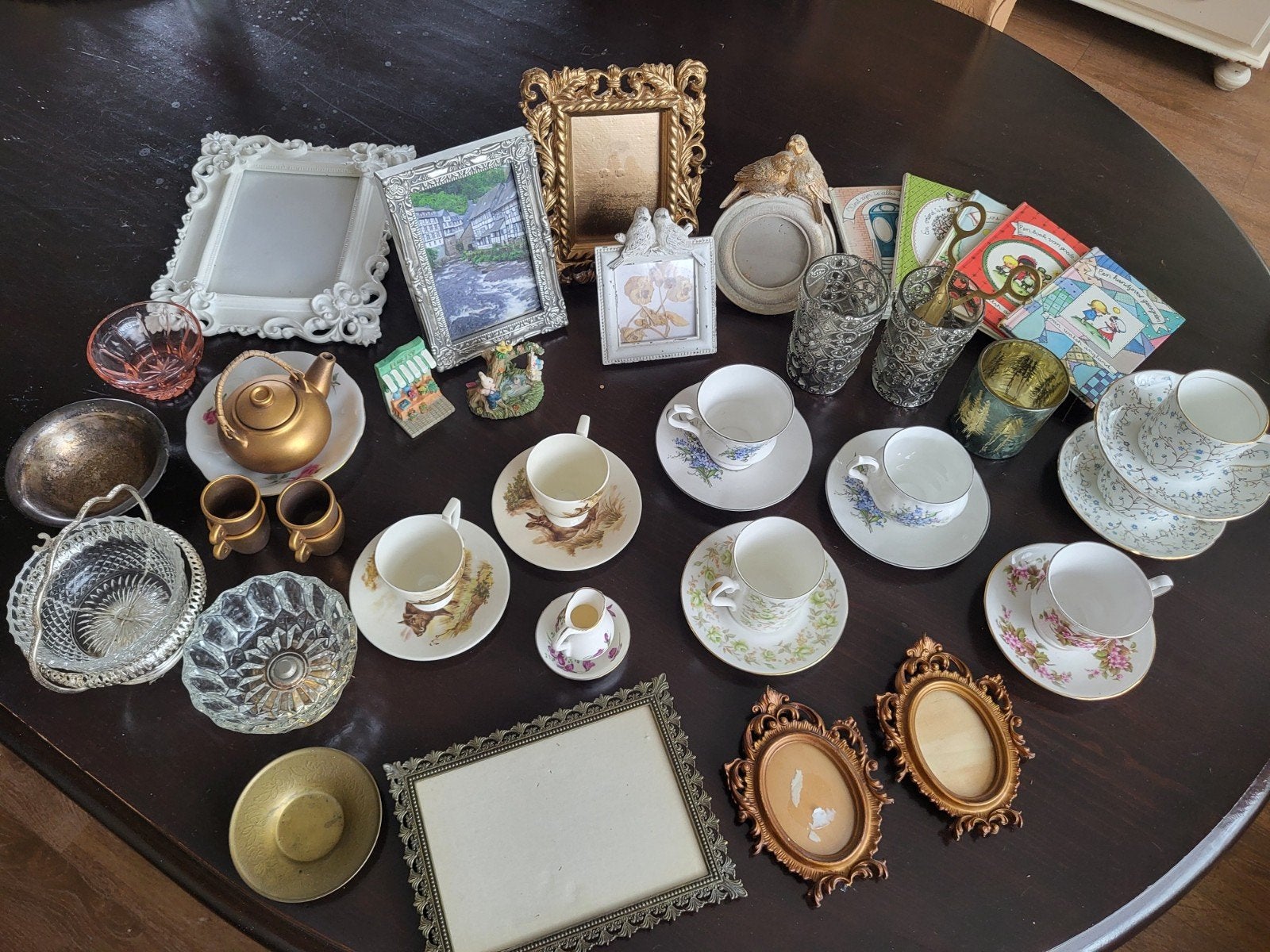 Nostalgische spulletjes, kopjes, fotolijstjes, boekjes, Ophalen
