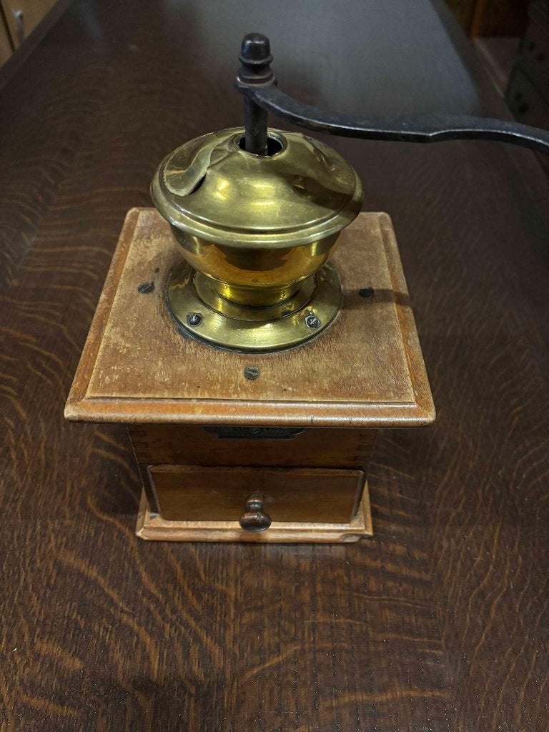 Antieke PeDe koffiemolen, hout met messing en hertenkop, Ophalen of Verzenden
