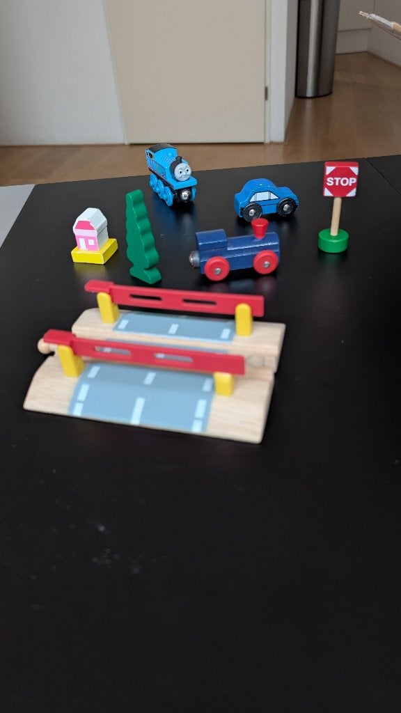 houten trein met veel accessoires en 15 m rails, Kinderen en Baby's, Speelgoed | Speelgoedvoertuigen, Ophalen, Gebruikt