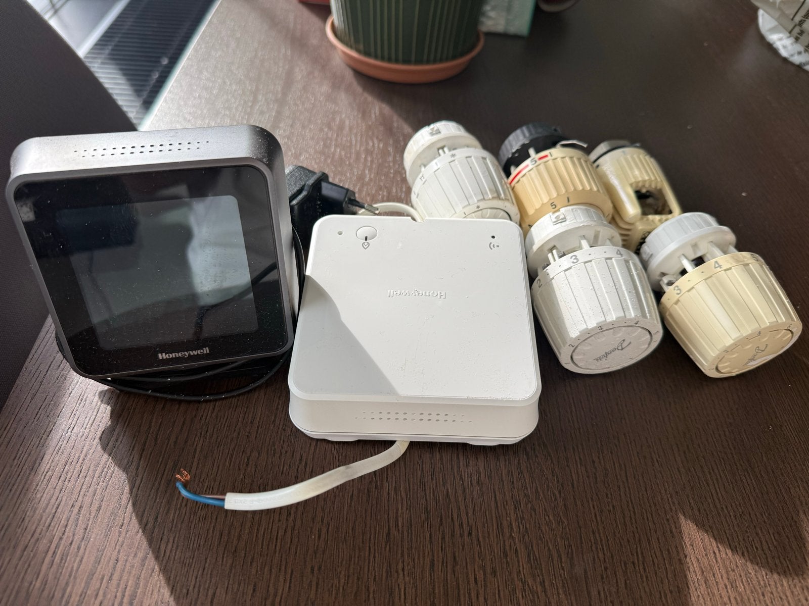 Honeywell slimme thermostaat met Danfoss radiatorknoppen, Doe-het-zelf en Verbouw, Ophalen of Verzenden, Slimme thermostaat, Gebruikt