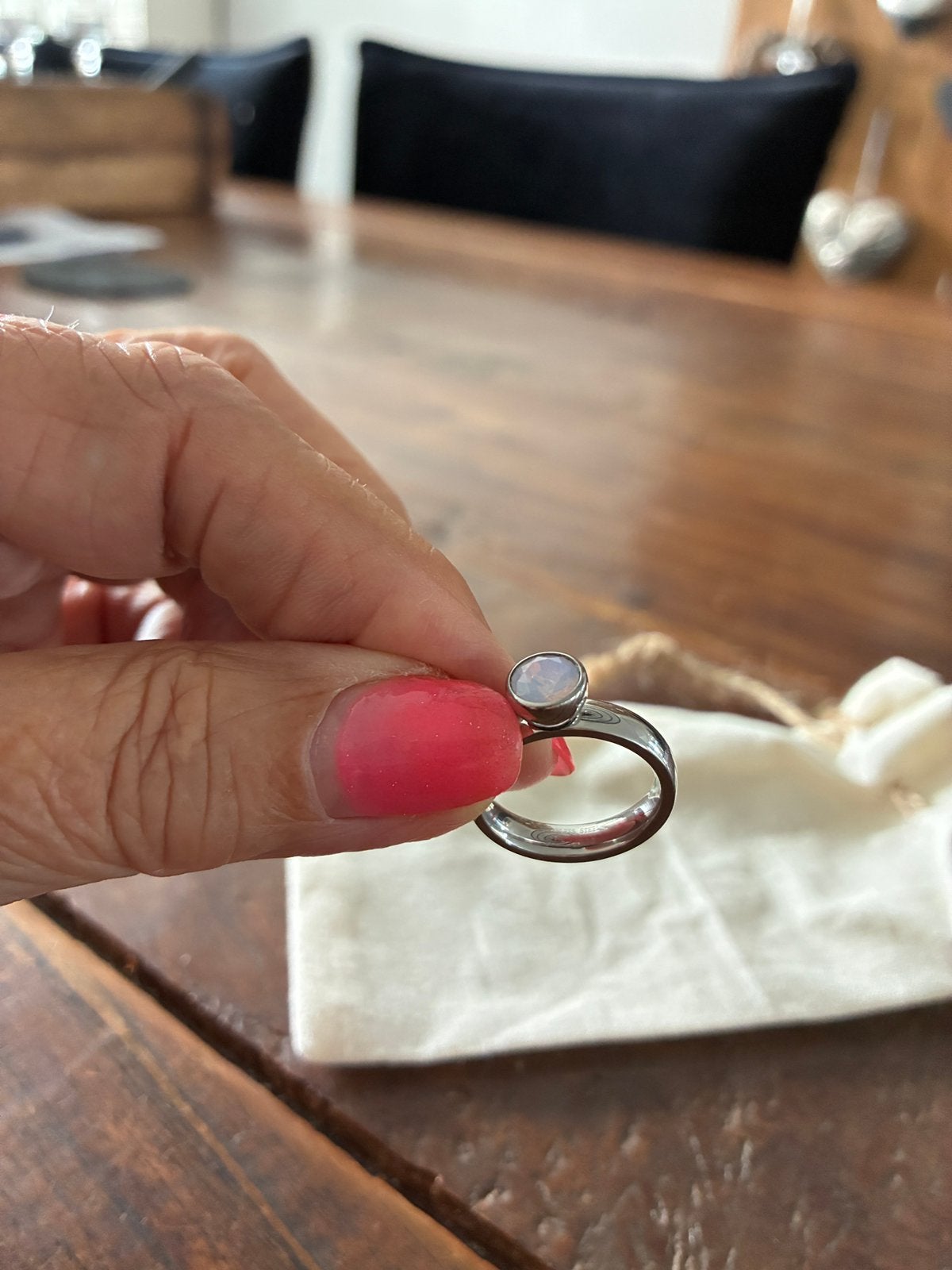 Melano ring, Overige materialen, 20 of groter, Ophalen of Verzenden, Zo goed als nieuw