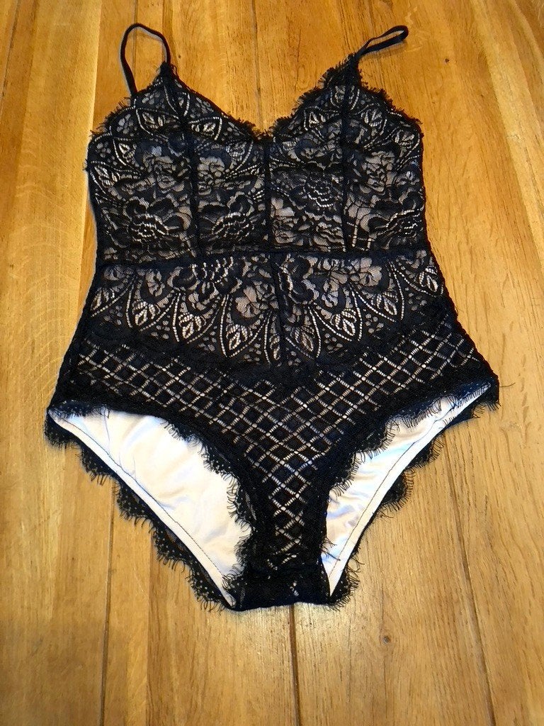Zwarte kanten Vera & Lucy body, maat M, Kleding | Dames, Tops, Zo goed als nieuw, Maat 38/40 (M), Zwart, Zonder mouw, Verzenden