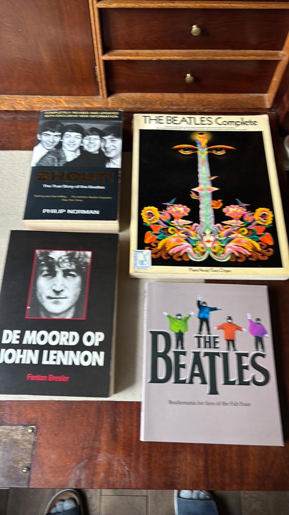 The Beatles complete- Shout - de moord op John Lennon, Verzenden, Zo goed als nieuw, Artiest