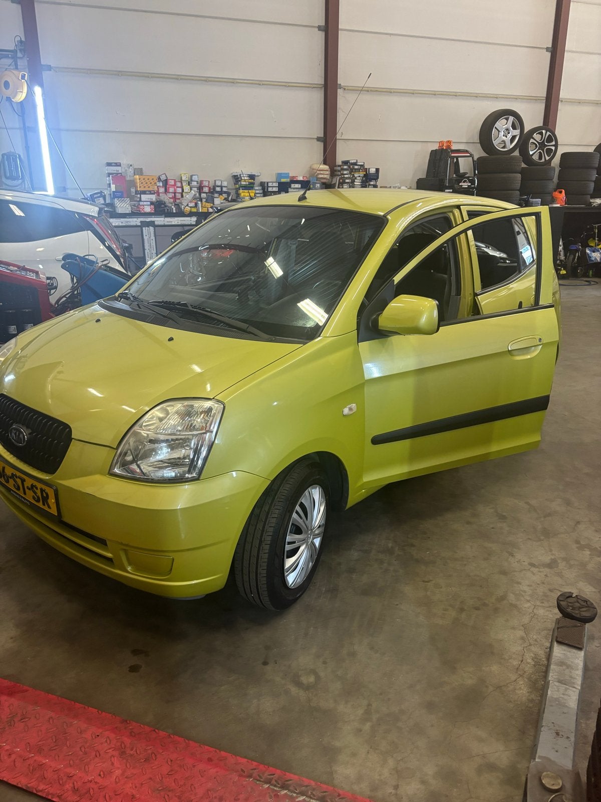 Kia Picanto 1.0 2006 Geel, Auto's, Kia, Voorwielaandrijving, 836 kg, 31 €/maand, 4 cilinders