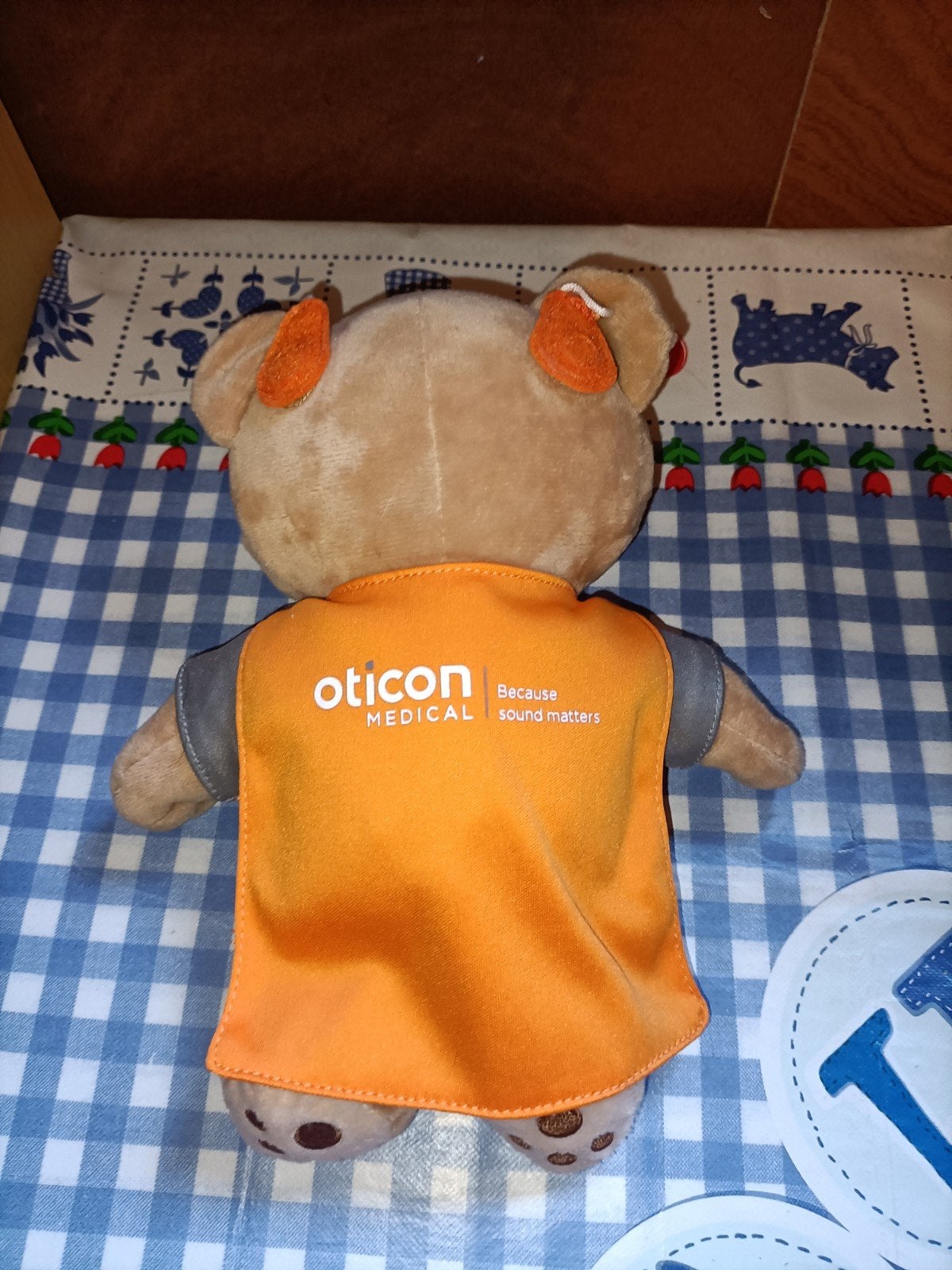 Oticon medical beer knuffel met gehoorapparaat 25 cm groot, Ophalen of Verzenden, Zo goed als nieuw, Beer