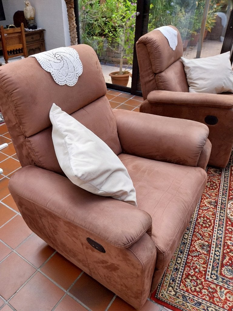 2 elektrische relaxfauteuils met bijpassende 2-zitsbank, Ophalen, Gebruikt, 75 tot 100 cm, 75 tot 100 cm