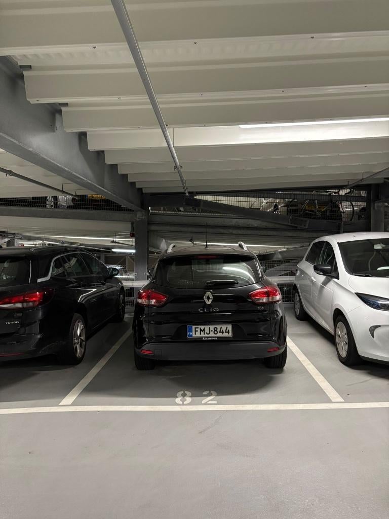 Parking spot in indoor garage Amsterdam Noord, Auto diversen, Autostallingen en Garages