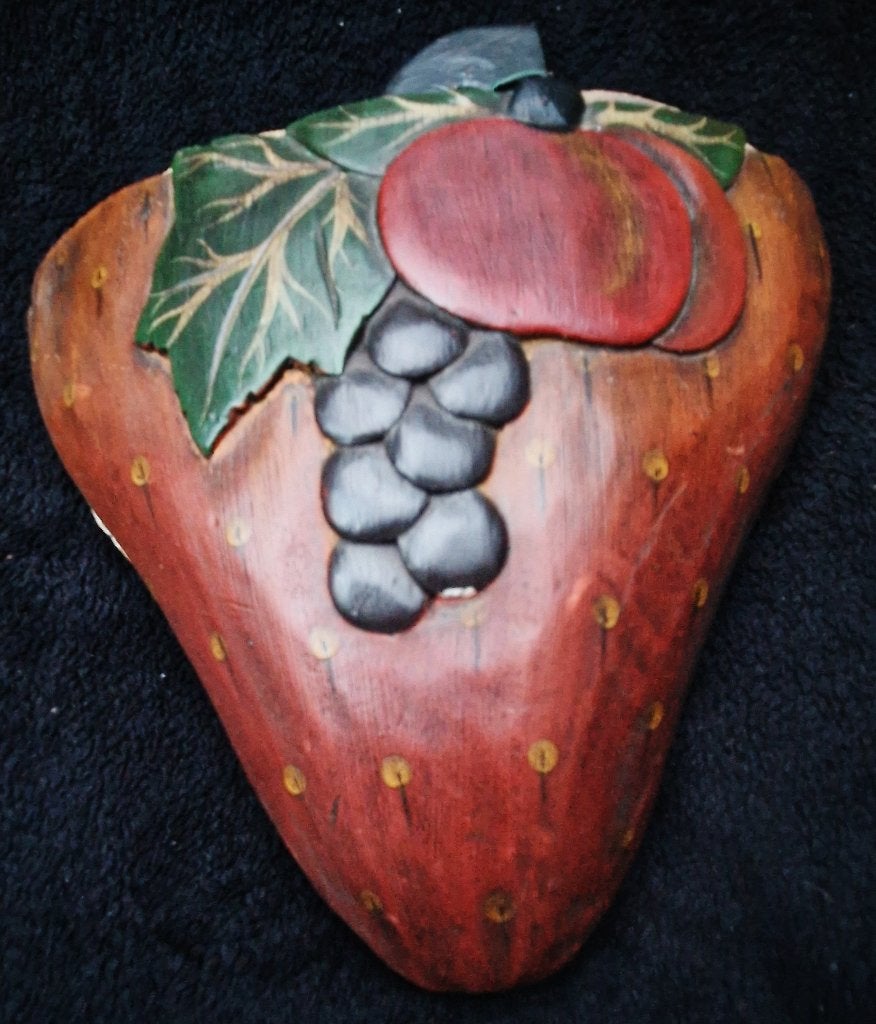 GROTE Unieke handgesneden houten AARDBEI tas/wandbak ca.1935, Ophalen of Verzenden