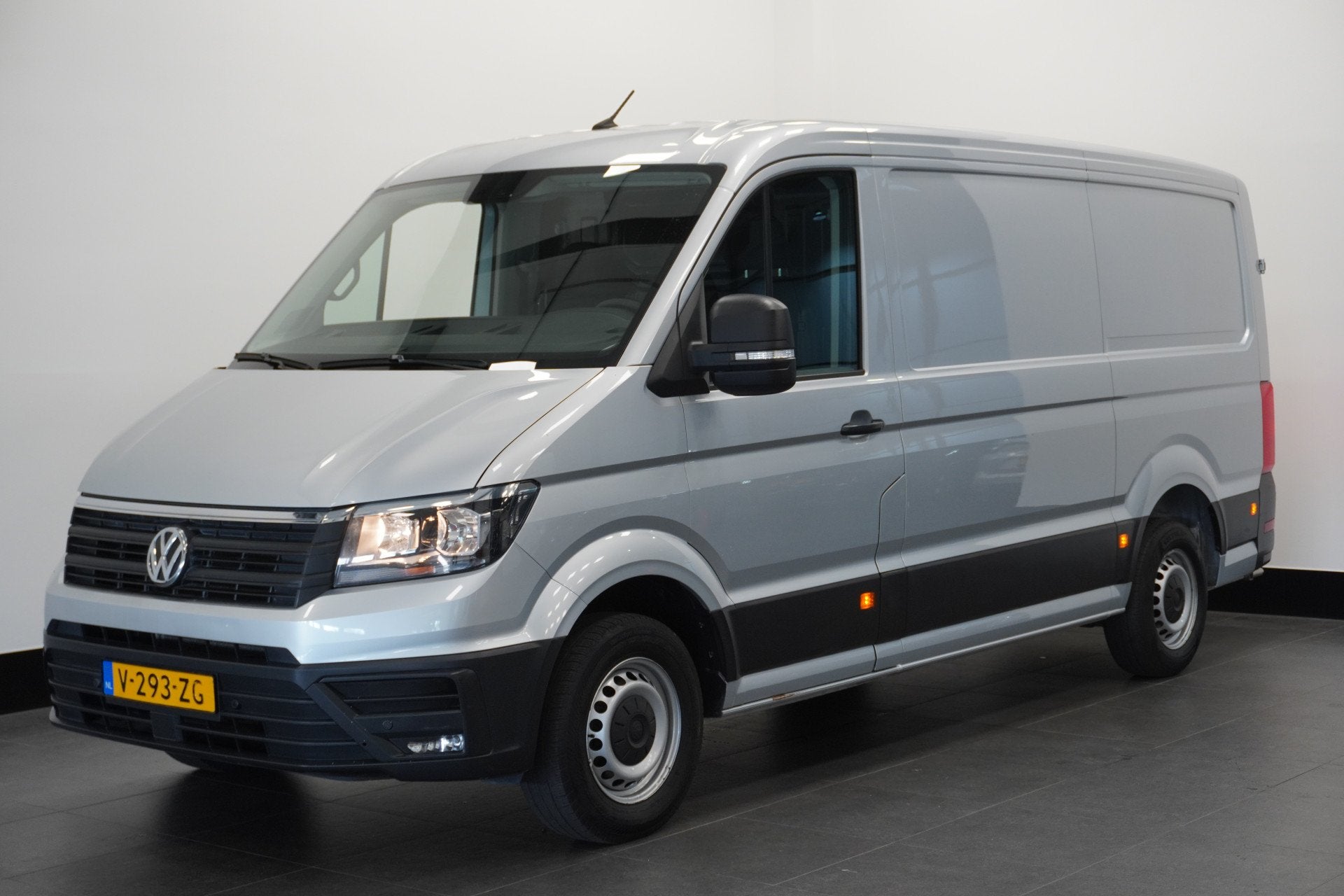 Volkswagen Crafter 2.0 TDI L3H2 3500KG EURO 6 - Airco - Navi, Voorwielaandrijving, Dealer onderhouden, Stof, Gebruikt