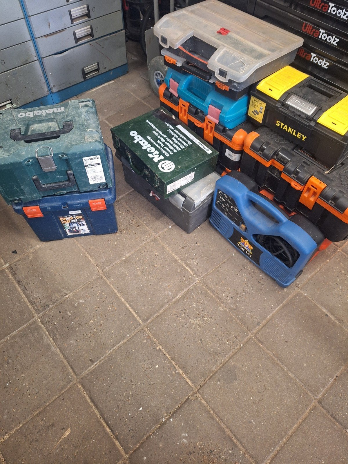 diverse gereedschappen, Ophalen