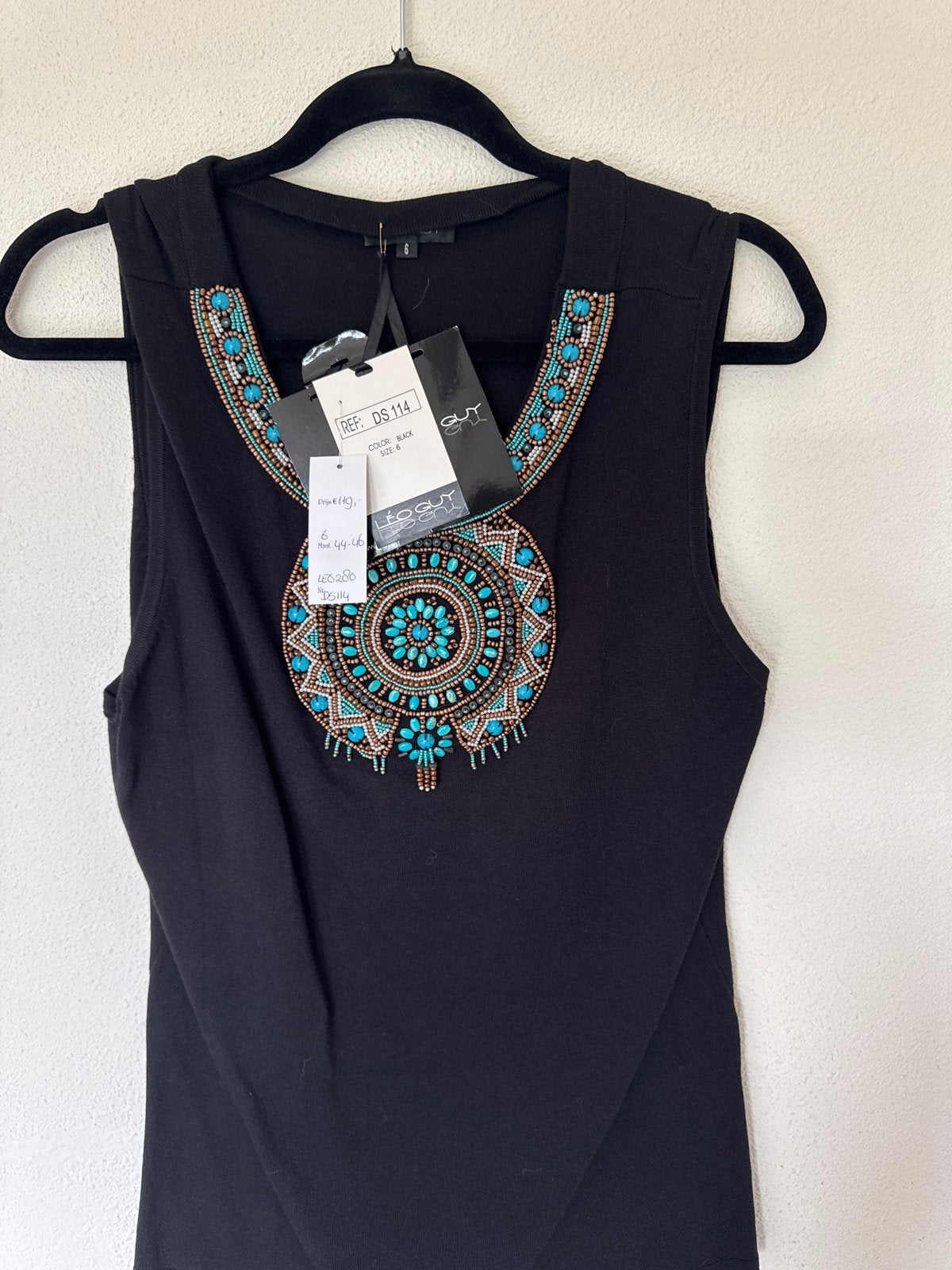 Zwart hemdje met turquoise en bronzen kralen, Zwart, Maat 42/44 (L), Nieuw, Ophalen of Verzenden