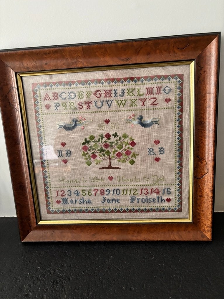 Een recente 1993 Engelse/Amerikaanse merklap of sampler, Ophalen of Verzenden, Patroon
