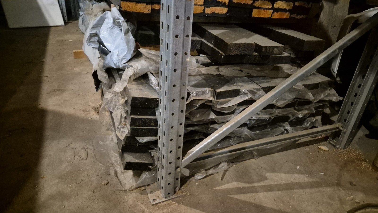 vuren regels, zwart hout, zwart gespoten, Doe-het-zelf en Verbouw, Ophalen, 25 tot 50 mm, Nieuw, 300 cm of meer