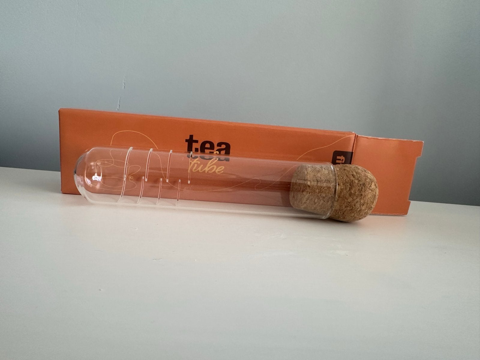 Tea Tube - Glazen theefilter met kurken dop, Huis en Inrichting, Nieuw, Ophalen of Verzenden, Overige merken, Glas