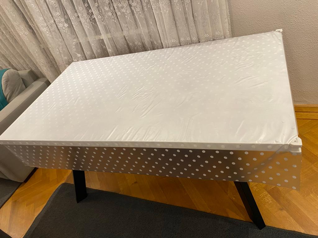 Eenvoudige rechthoekige tafel met metalen poten, Ophalen of Verzenden, Zo goed als nieuw