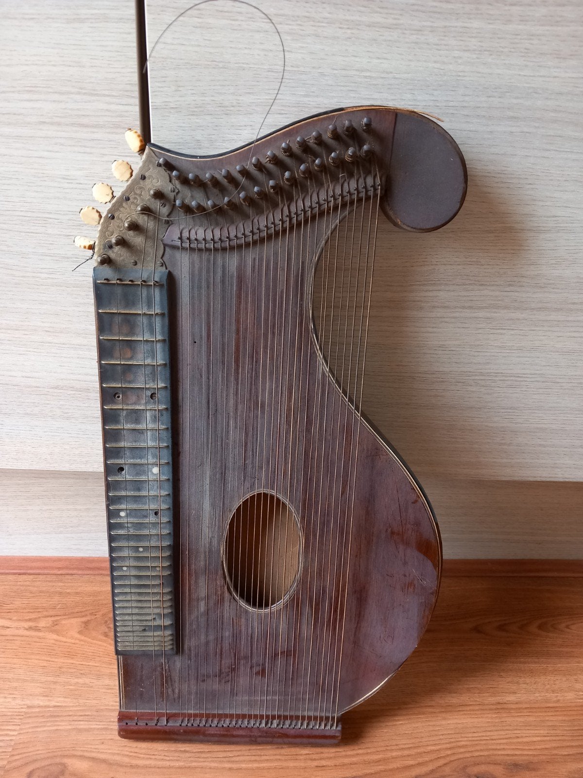 Oude antieke citer zither snaarinstrument., Ophalen, Gebruikt