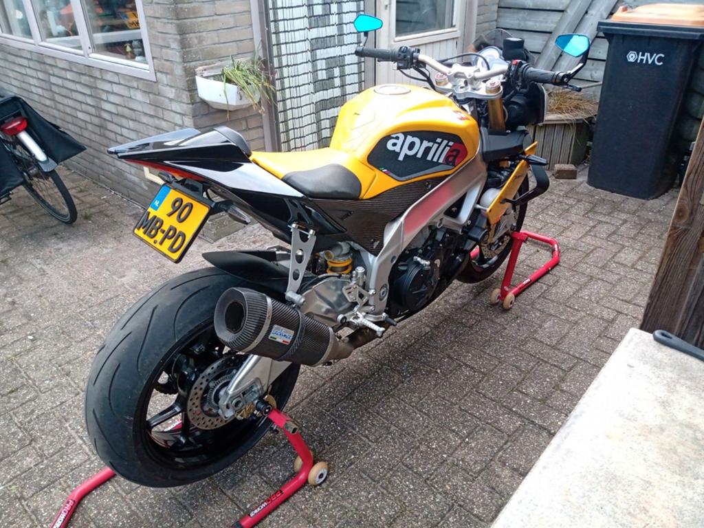 Aprilia Tuono V4 aprc 2012, Motoren, Motoren | Schademotoren, 4 cilinders, Motorrijbewijs A, Gebruikt, Sportuitlaat