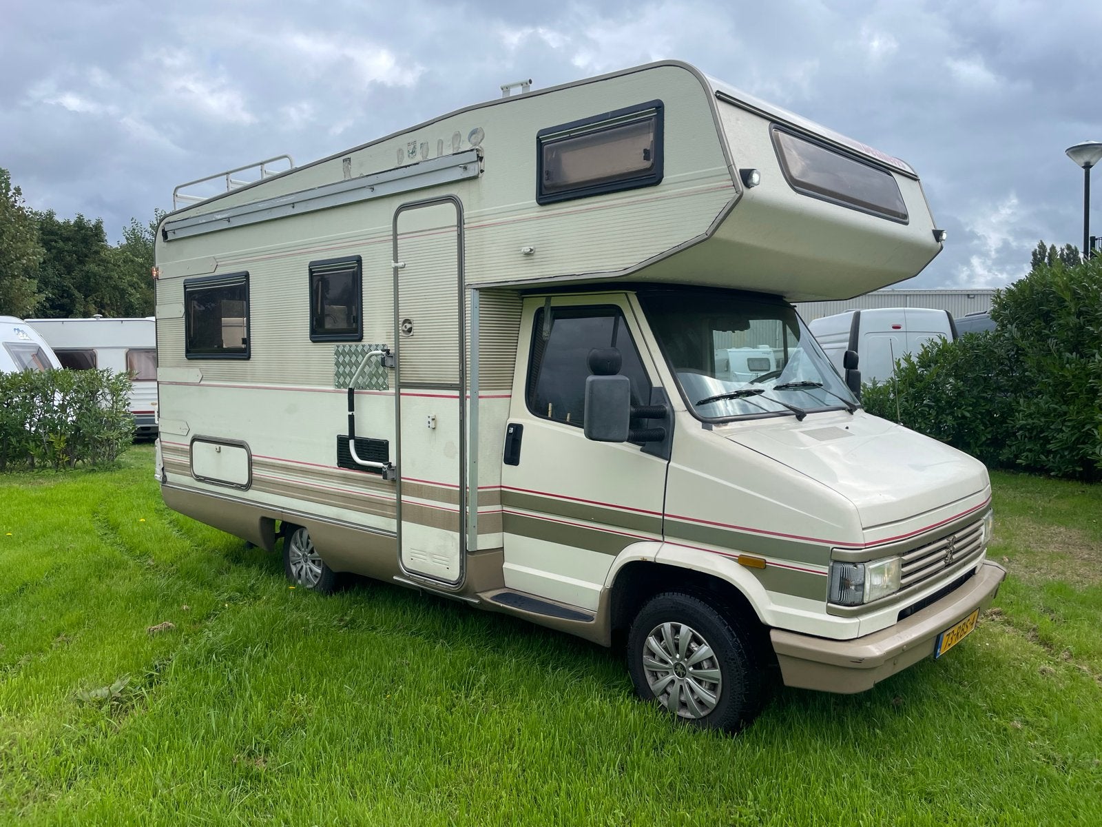 Dethleffs Alkoof Camper APK 2027-9, Chemisch toilet, Alkoof, Dakluik, 7 tot 12 maanden geleden