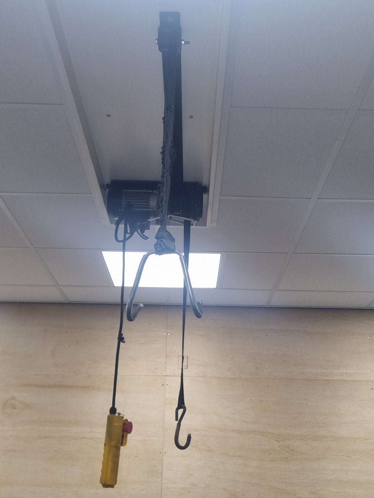 2x electrische fietslift, Ophalen