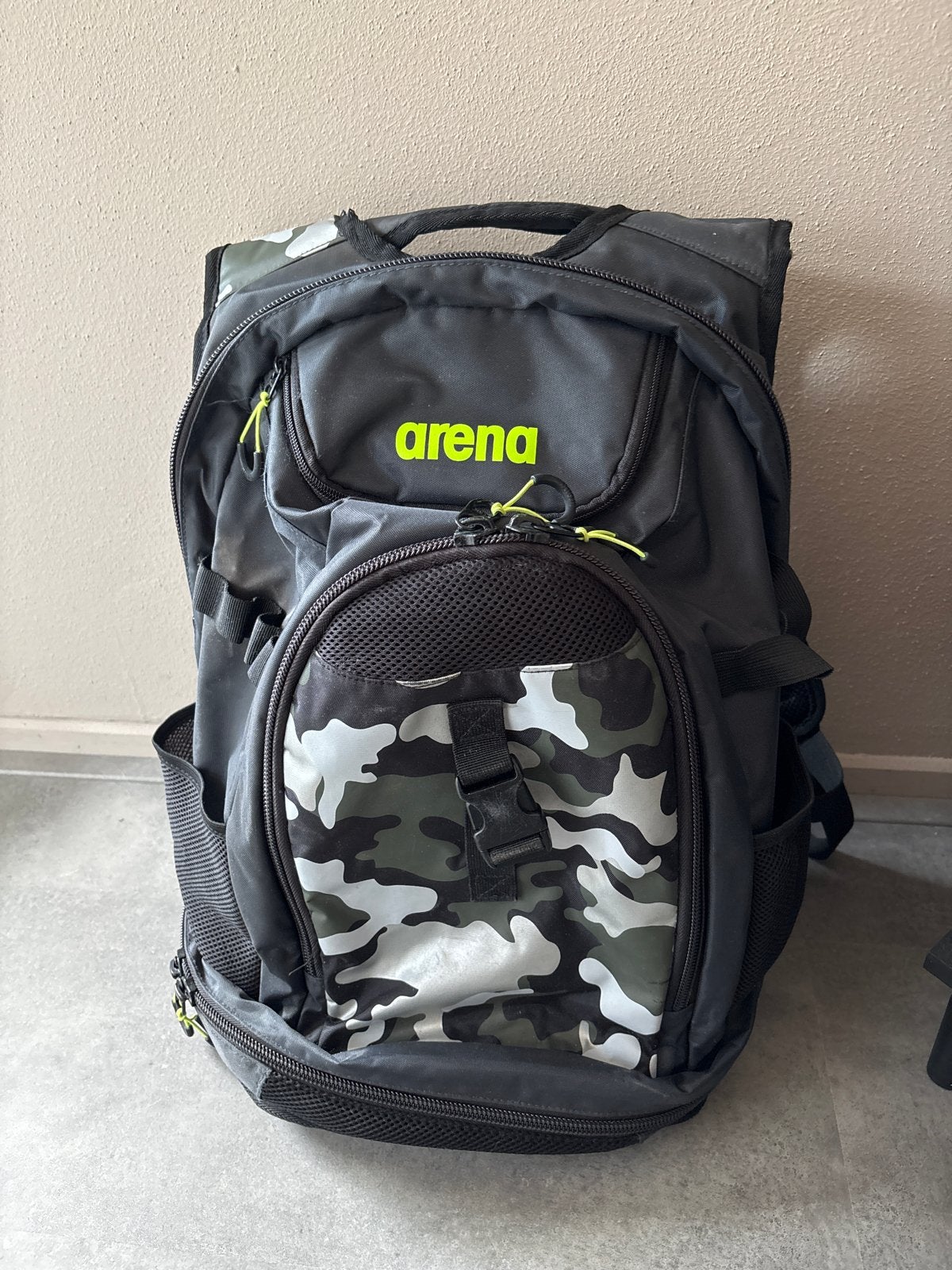 Arena zwemtas - nog in goede staat, 25 tot 40 cm, Ophalen of Verzenden, Zo goed als nieuw, Waterdicht