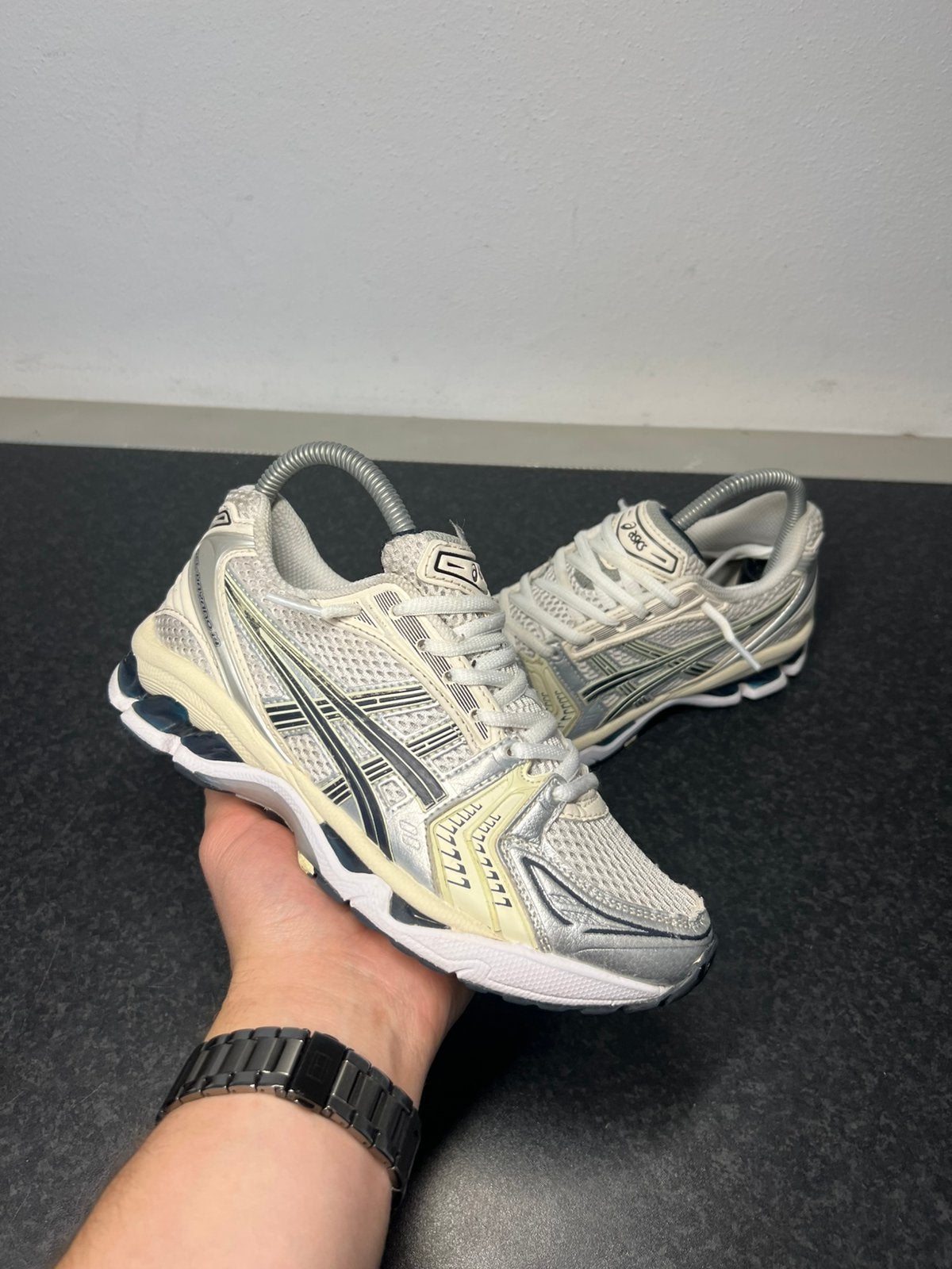 Asics Gel Kayano 14, Wit, Ophalen of Verzenden, Sneakers of Gympen, Zo goed als nieuw