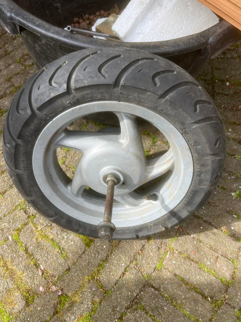 Wiel met band voor Piaggio Zip Type 2/3, Fietsen en Brommers, Brommeronderdelen | Scooters, Gebruikt, Piaggio, Overige typen, Ophalen of Verzenden