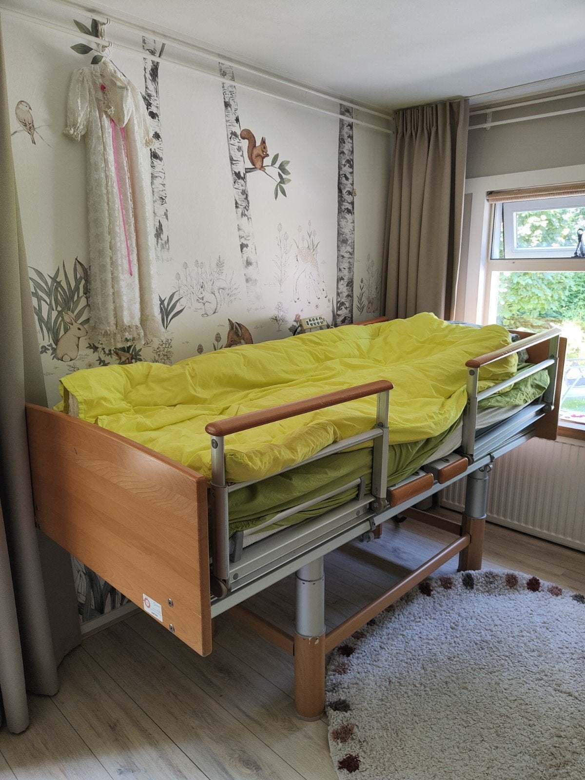 Hoog-laag bed - Zorgbed - Ziekenhuisbed, Ophalen, Eenpersoons, Hout, 90 cm