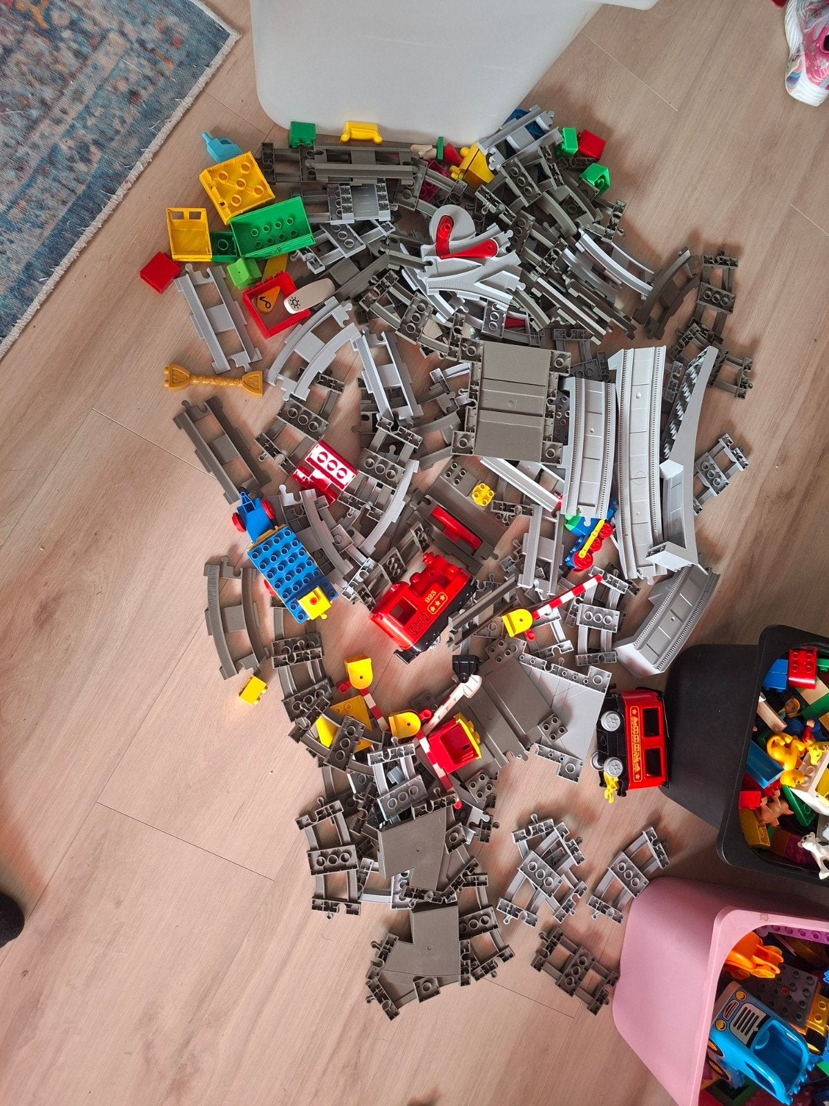 Grote partij Duplo en treinrails