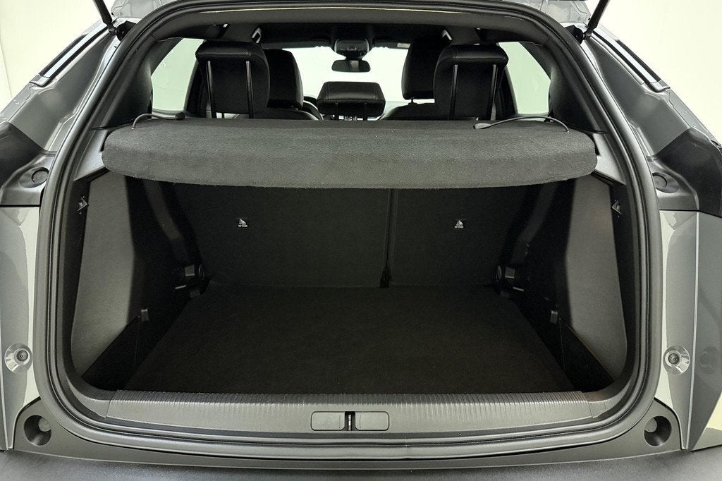 Peugeot 2008 1.2 Hybrid 145 Allure | Climate & Cruise Contro, Auto's, 1272 kg, Euro 6, 1199 cc, Leder en Stof