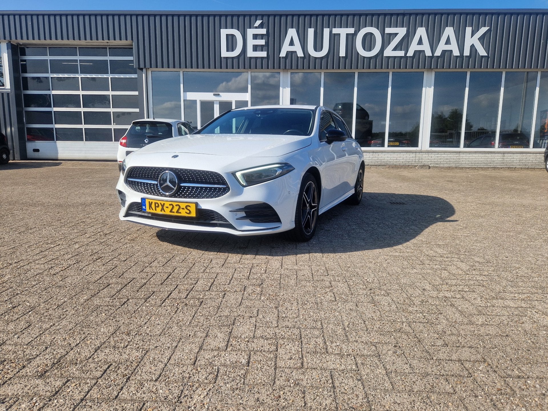 Mercedes-Benz A-klasse 250 e Premium Plus AMG pack, Auto's, Mercedes-Benz, Gebruikt, 4 cilinders, 15 kWh, Wit