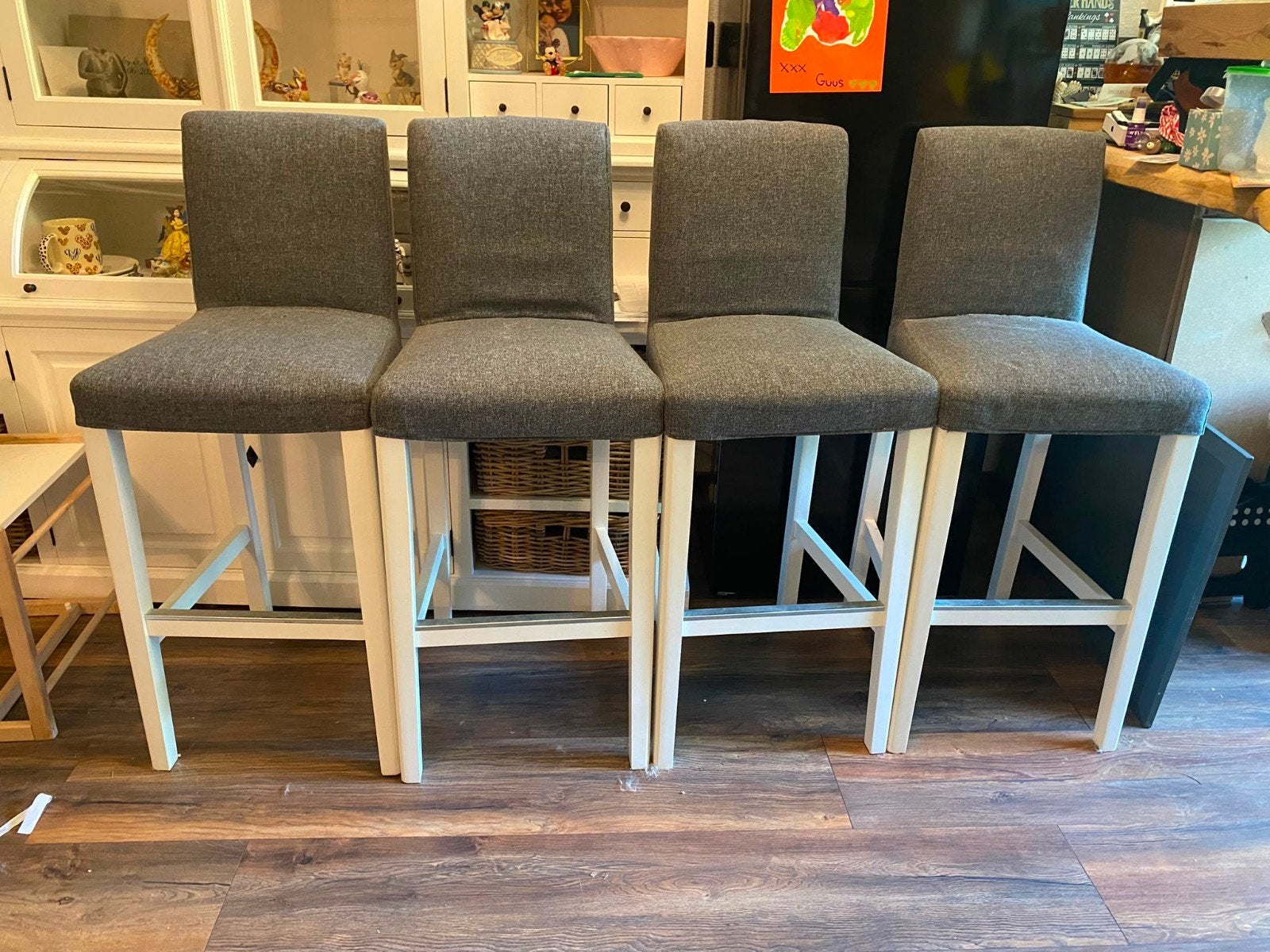 4 IKEA barkrukken met rugleuning - grijs/wit, Gebruikt, Met voetsteun, 60 tot 90 cm, Ophalen of Verzenden