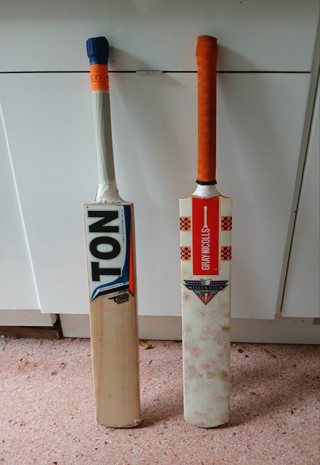 GRAY-NICOLLS CRICKETBAT/TON CRICKET BAT/KOOKABURRA GLOOVES, Ophalen, Gebruikt