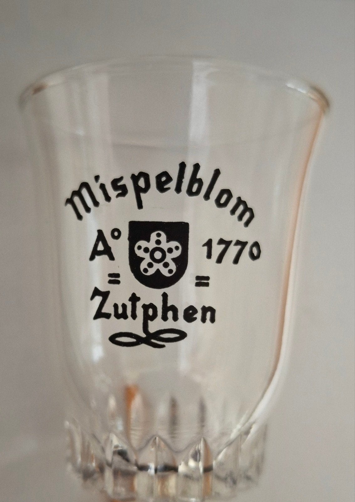 twee borrelglaasjes van Mispelblom (32 en 42), Verzamelen, Ophalen of Verzenden, Zo goed als nieuw, Borrel- of Shotglas