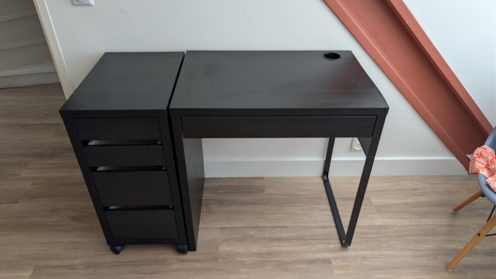 IKEA Micke Zwart bureau met ladeblok, Huis en Inrichting, Bureaus, Ophalen, Zwart, Gebruikt, Spaanplaat of MDF