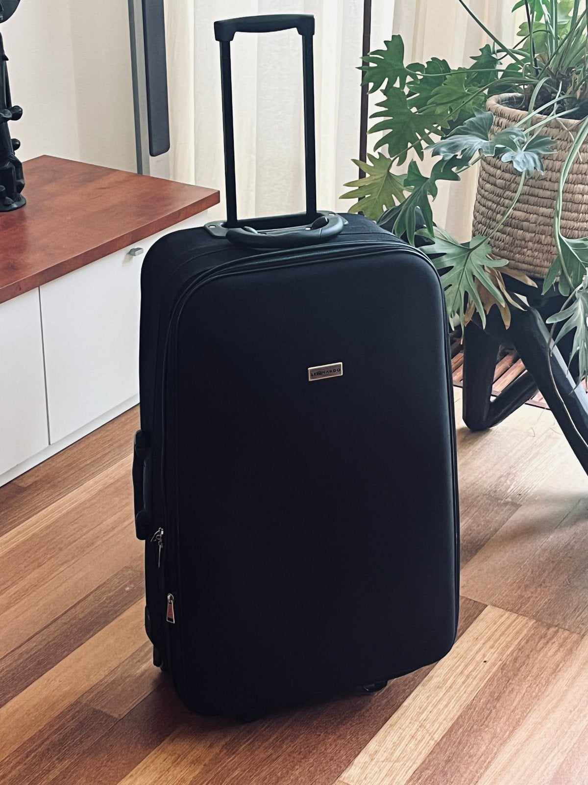Leonardo Koffer 80x45x28 cm met trekstang en wieltjes, Ophalen, Wieltjes, Gebruikt, 70 cm of meer