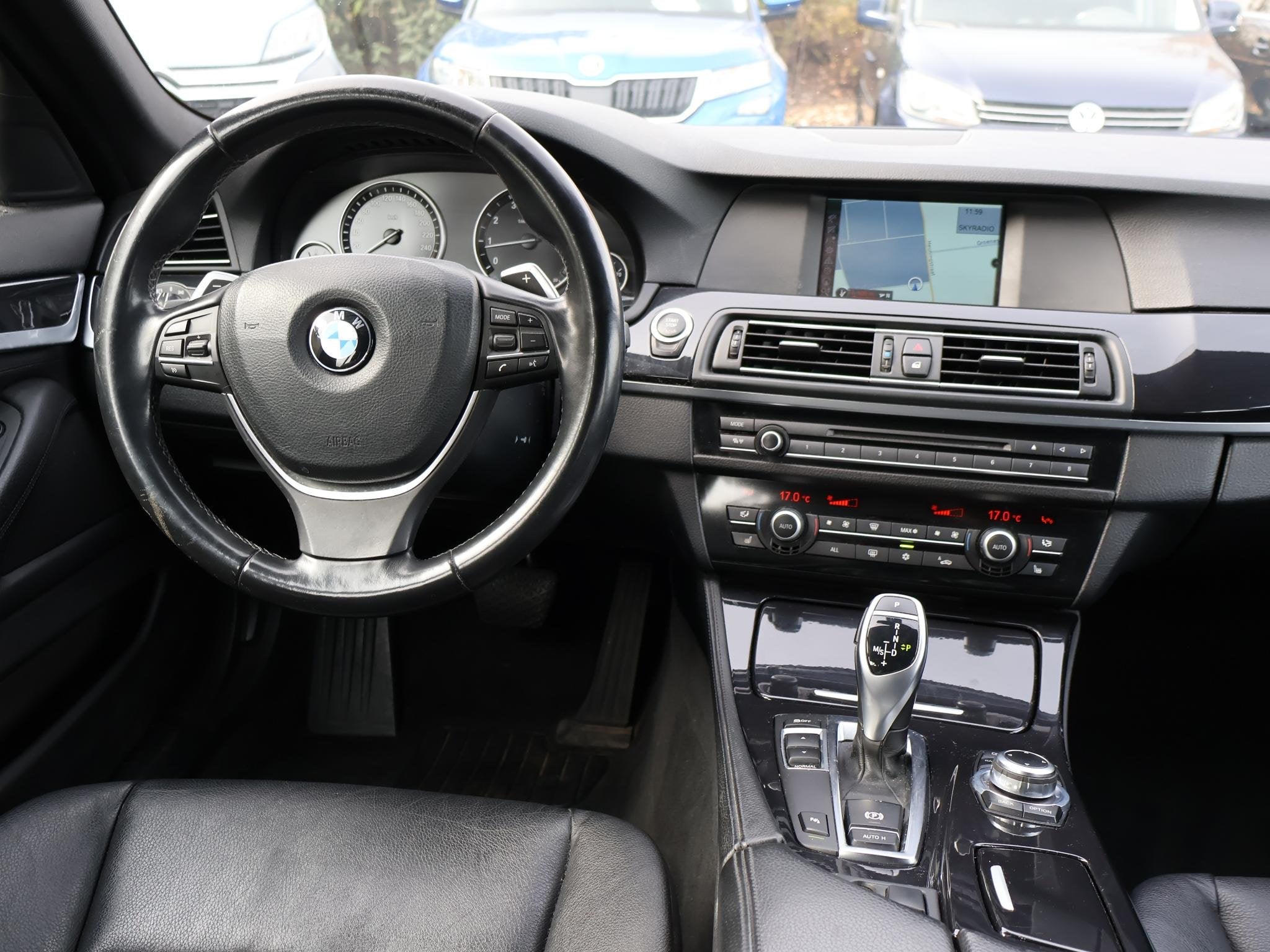 BMW 5-serie Touring 528i 258 PK 6-CILINDER AUT. + LEDER | ST, Auto's, BMW, Euro 5, Gebruikt, Zwart, Blauw