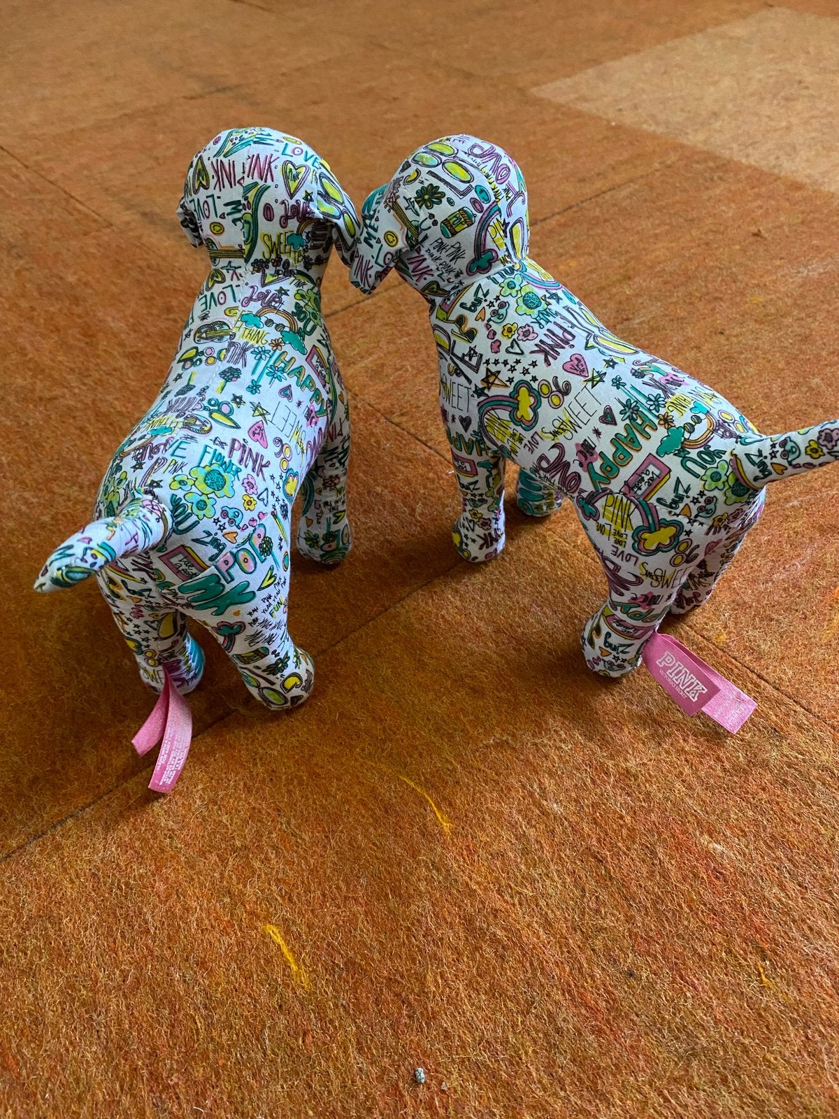 Victoria's Secret PINK Hond Knuffel - Set van 2, Overige merken, Overige karakters, Middelgroot (20 tot 80 cm), Meerkleurig