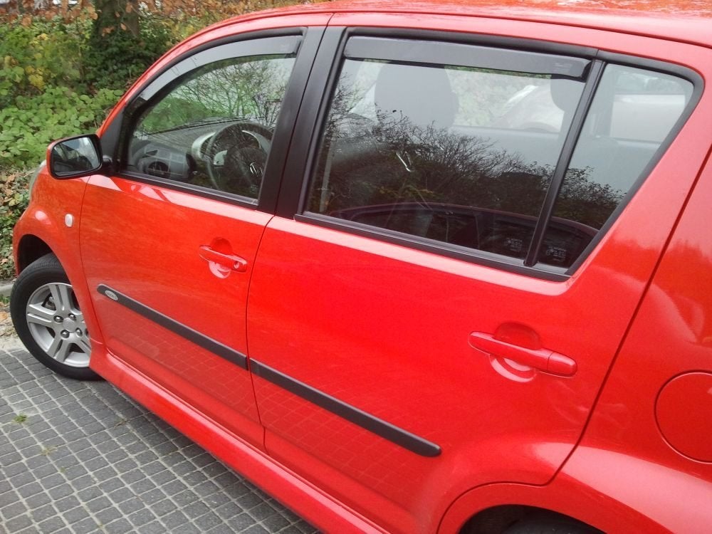 Zijwindschermen Daihatsu raamspoilers pasvorm donker Cuore, Auto diversen, Ophalen of Verzenden, Nieuw