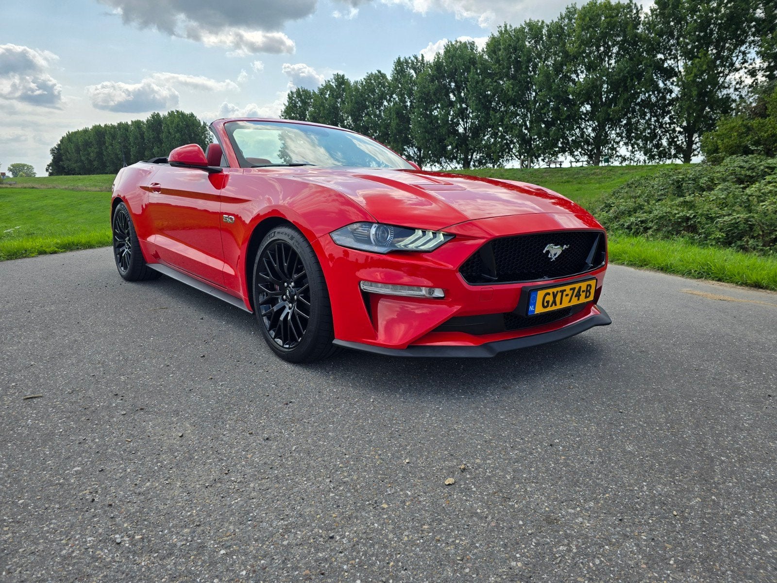 Ford Mustang 5.0 V8 451pk 2018 Rood (10-traps automaat), Auto's, Automaat, Parkeerassistent, Achterwielaandrijving, 8 cilinders
