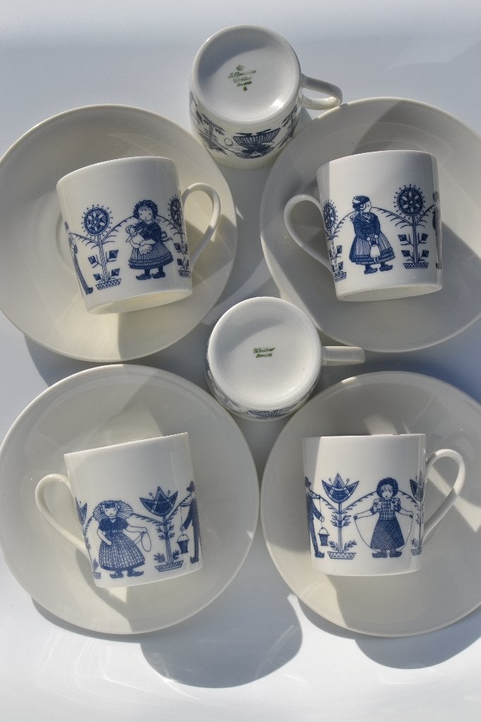 Vintage 6 kop en schotels blauw wit folklore kostuums, Huis en Inrichting, Keuken | Servies, Overige materialen, N, Ophalen of Verzenden