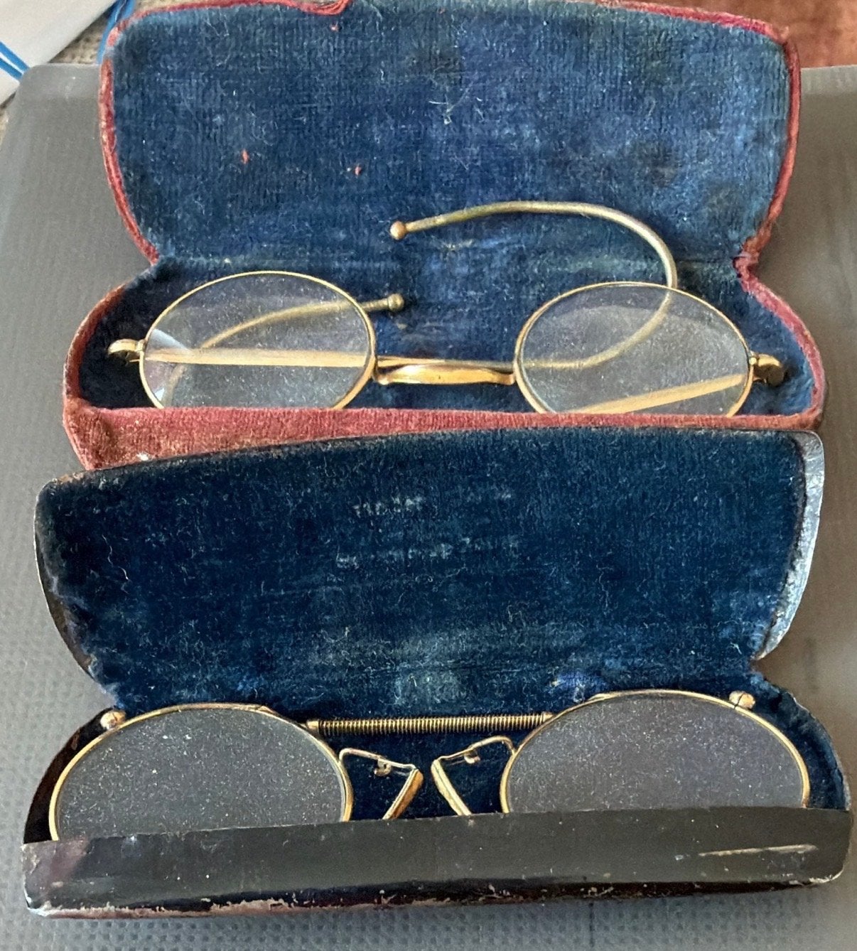 2 Vintage Brillen in Authentieke Doosjes - Antiek, Verzenden