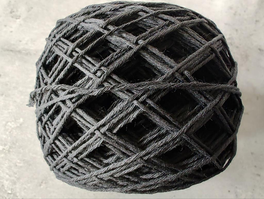 100% katoen zwart 32 bolletjes van ong. 117 g, 125m in 50 g, Ophalen of Verzenden, Nieuw, Breien of Haken, Wol of Garen